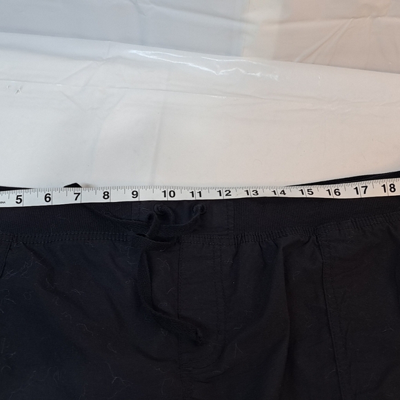 NEW Tommy Hilfiger Women's Utility Black Shorts Drawstring Waist Stretchy 2XL - Picture 11 of 13